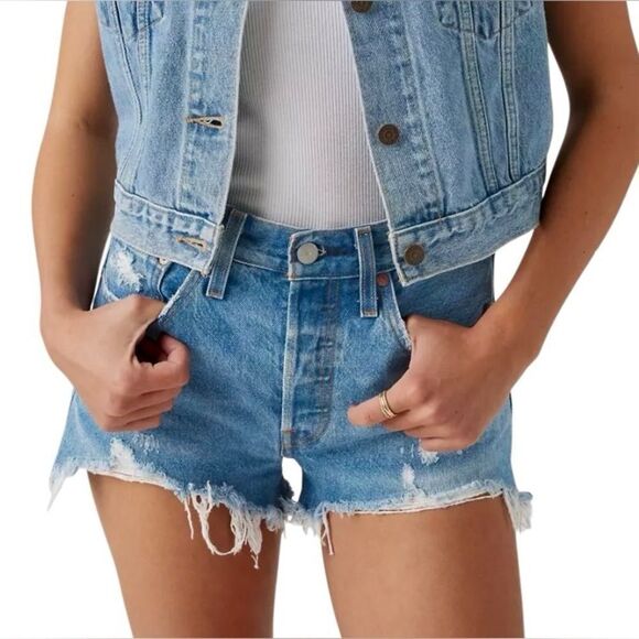 Levi’s 501 Original Fit Button Fly Distressed Cutoffs in Blue Wash Women’s 27 - Picture 1 of 10